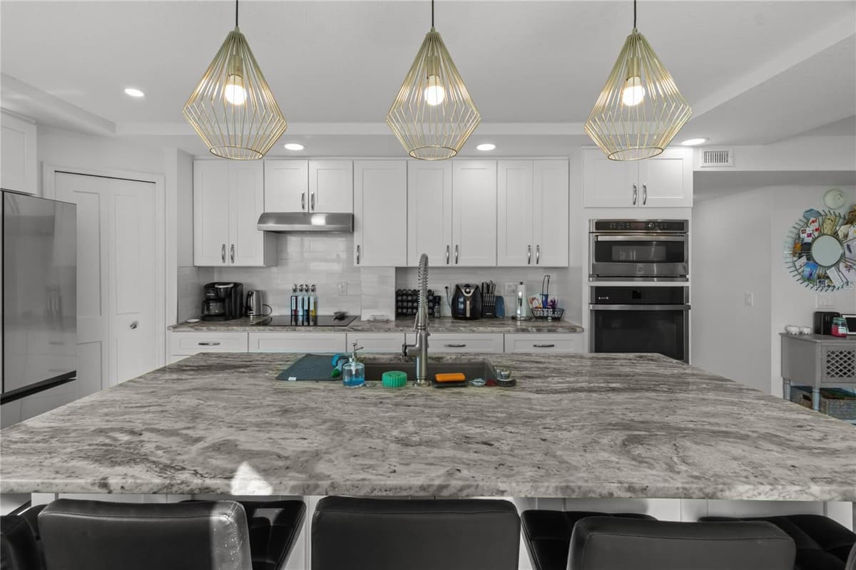 5505 LA PUERTA DEL SOL BOULEVARD — photo 13 of 39