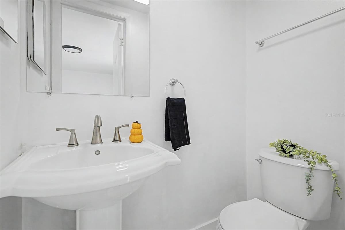 3909 SAIL DRIVE — photo 11 of 40