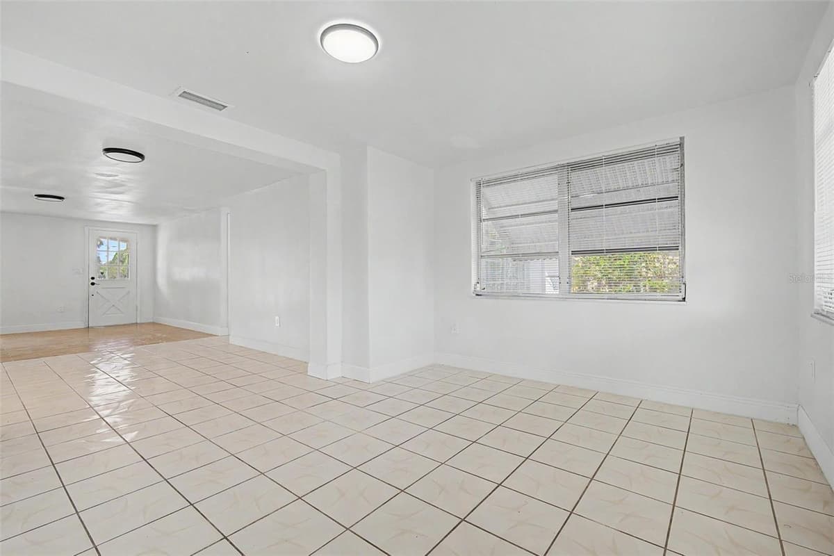 3909 SAIL DRIVE — photo 19 of 40