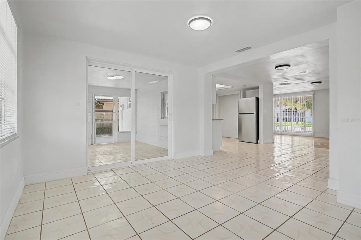 3909 SAIL DRIVE — photo 18 of 40