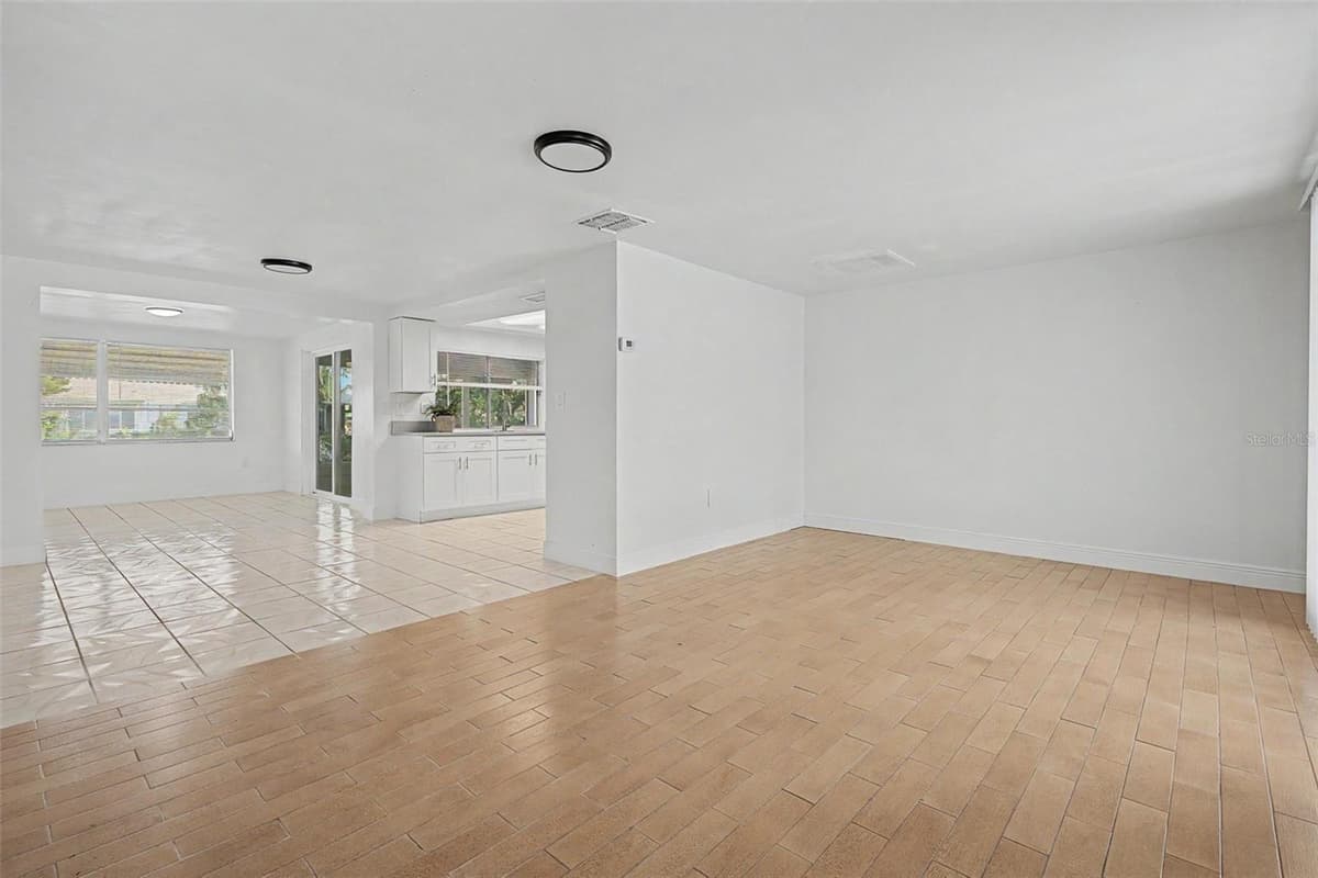 3909 SAIL DRIVE — photo 4 of 40