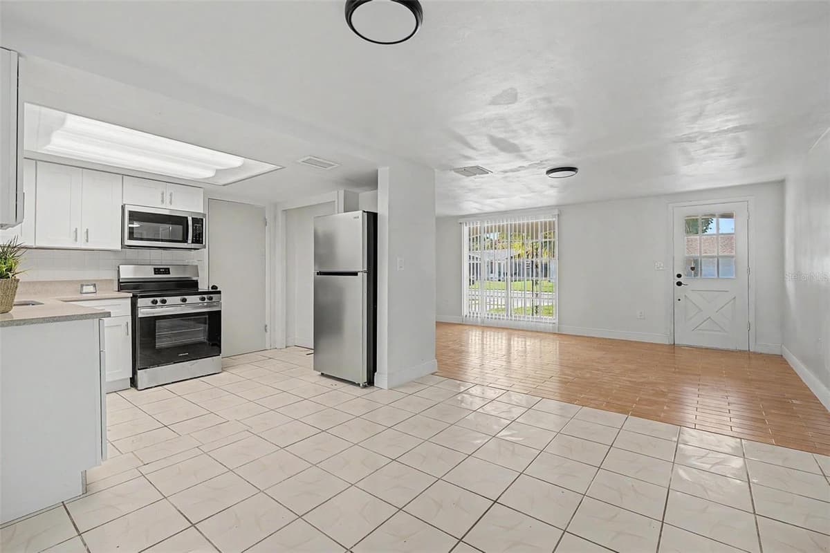 3909 SAIL DRIVE — photo 6 of 40