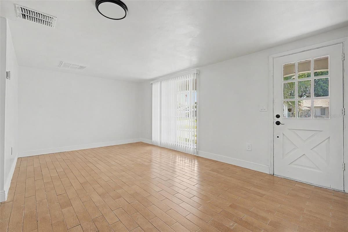 3909 SAIL DRIVE — photo 16 of 40