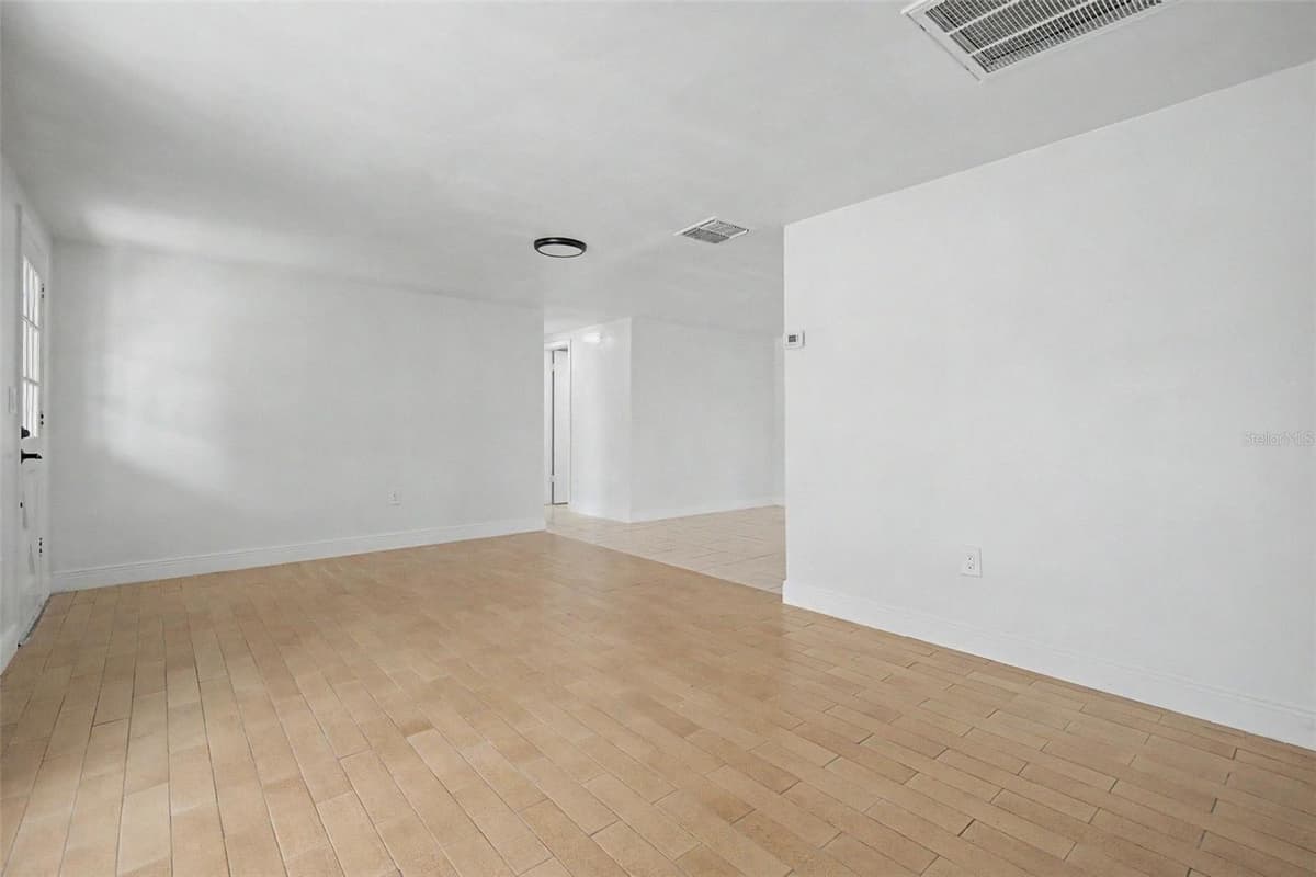 3909 SAIL DRIVE — photo 3 of 40