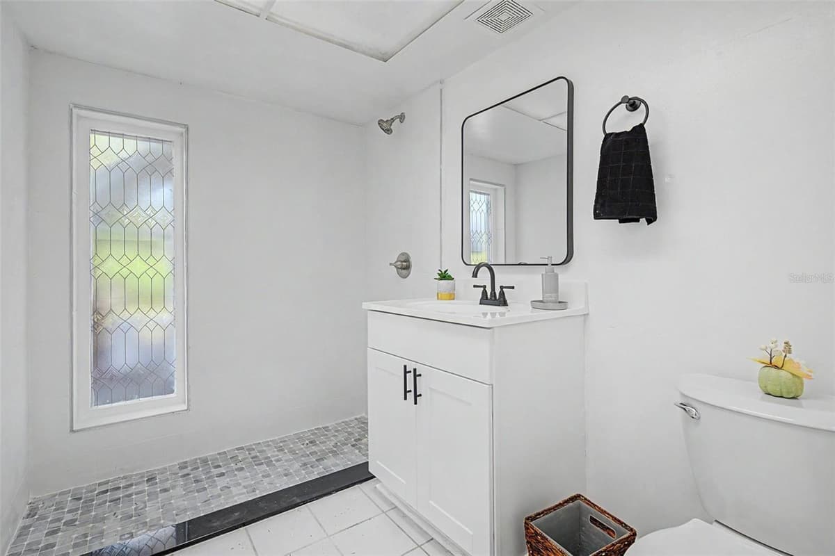 3909 SAIL DRIVE — photo 14 of 40