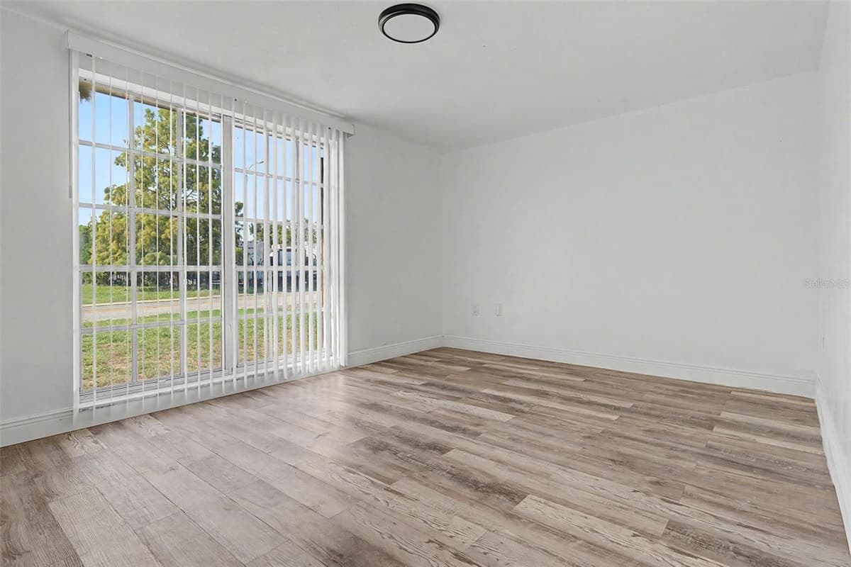 3909 SAIL DRIVE — photo 13 of 40