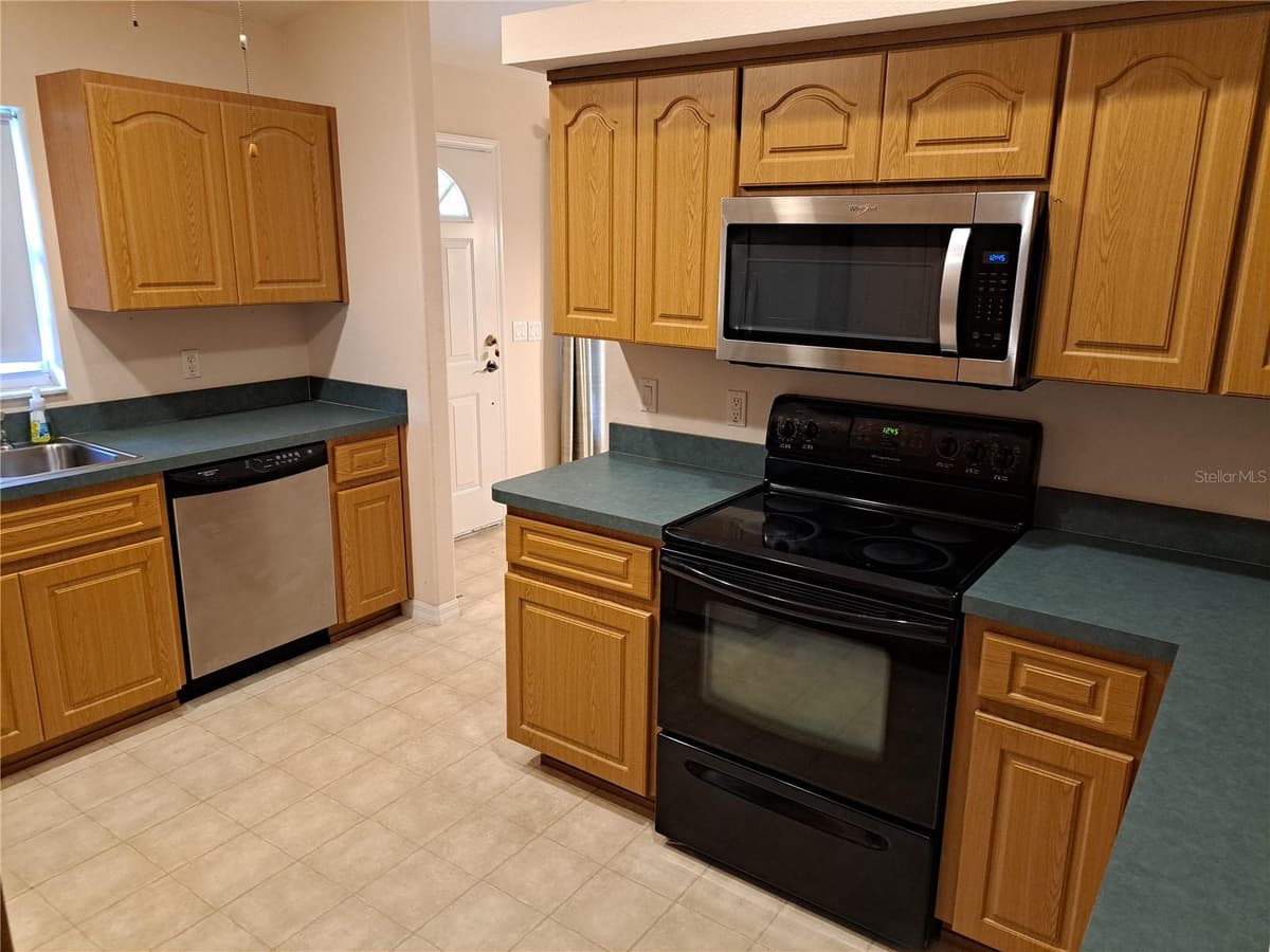 2692 HAMLET PLACE — photo 12 of 27