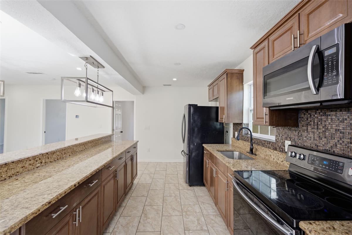1201 LINCOLN AVENUE — photo 9 of 31