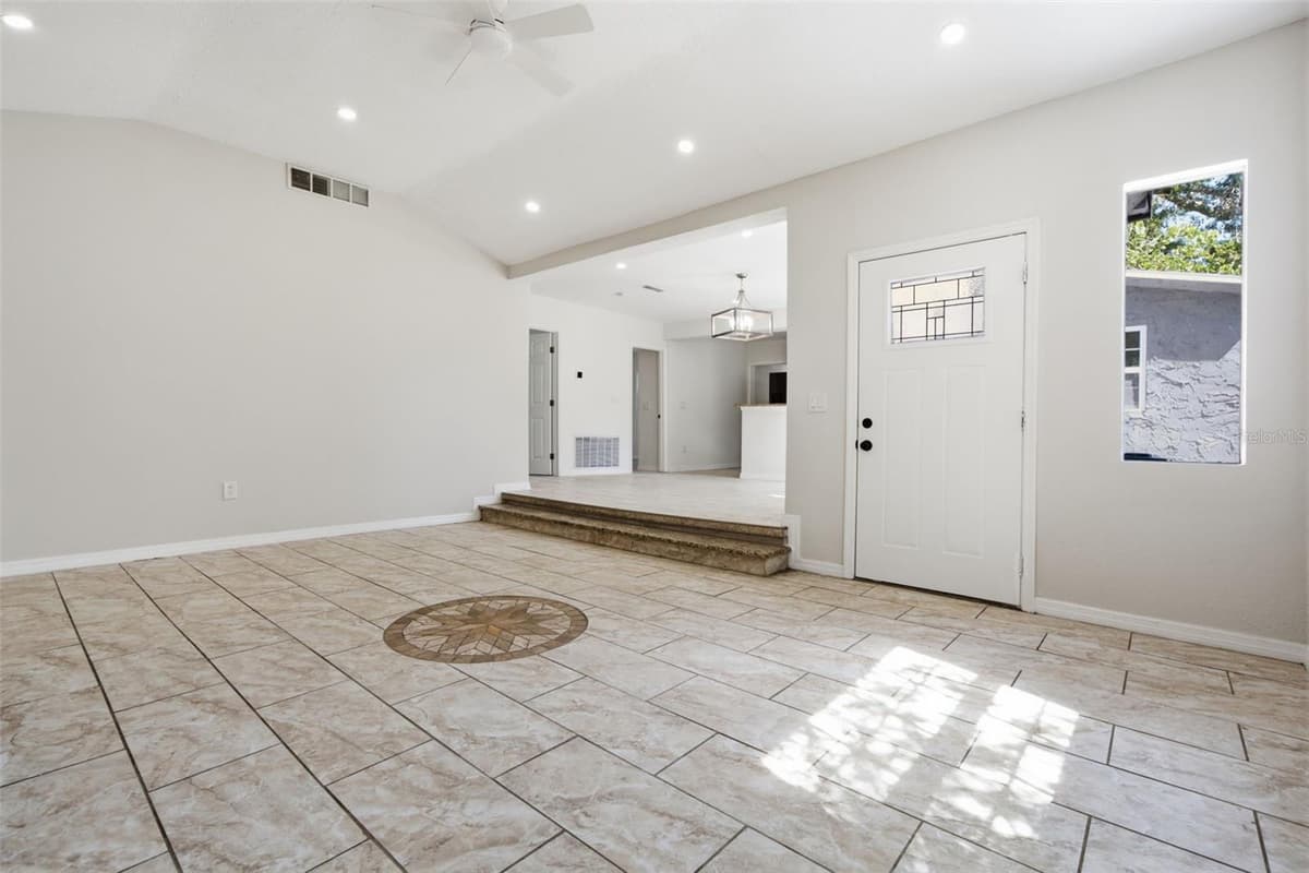 1201 LINCOLN AVENUE — photo 5 of 31