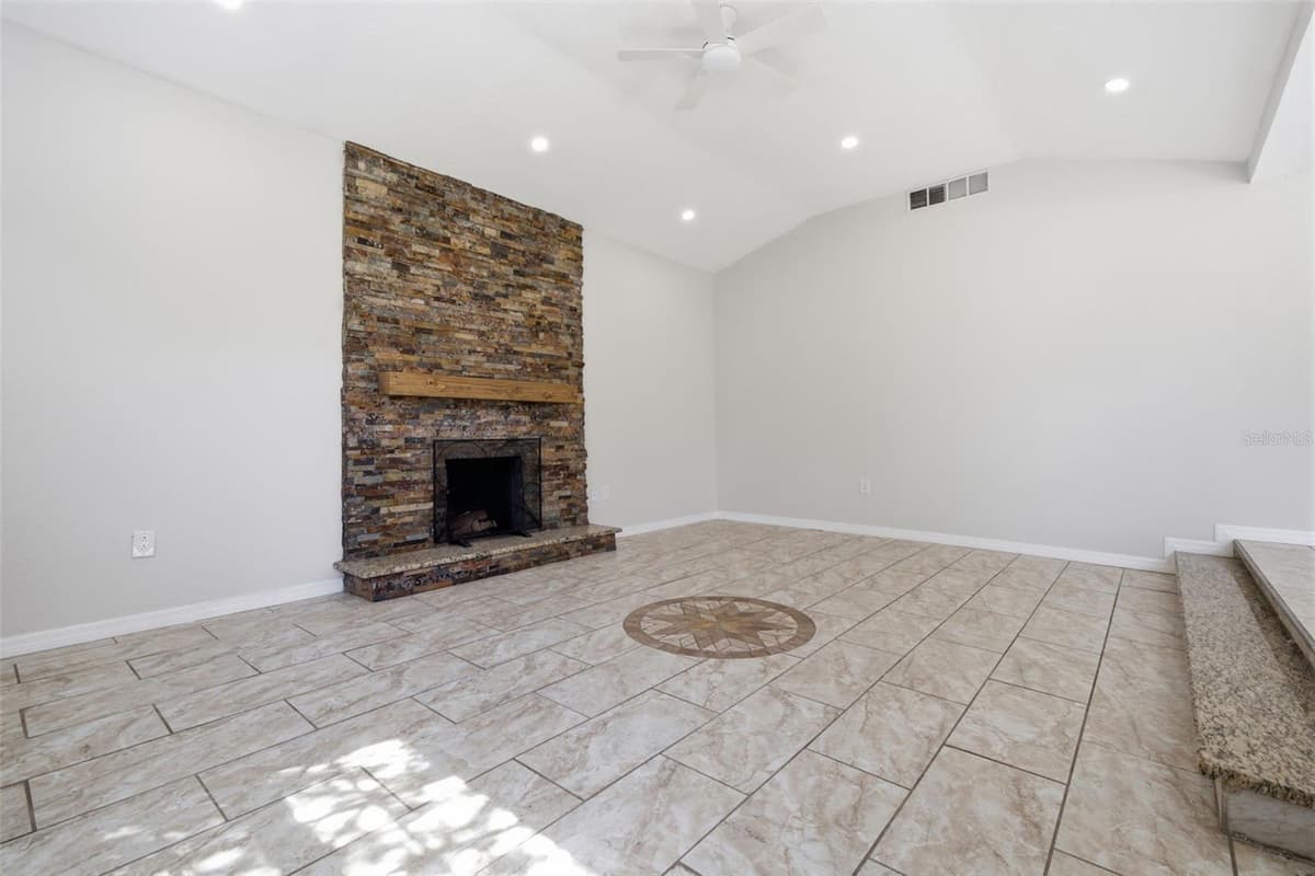 1201 LINCOLN AVENUE — photo 4 of 31
