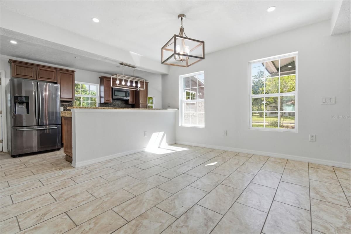 1201 LINCOLN AVENUE — photo 10 of 31