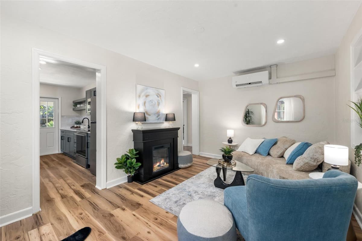 807 24TH AVENUE — photo 2 of 31