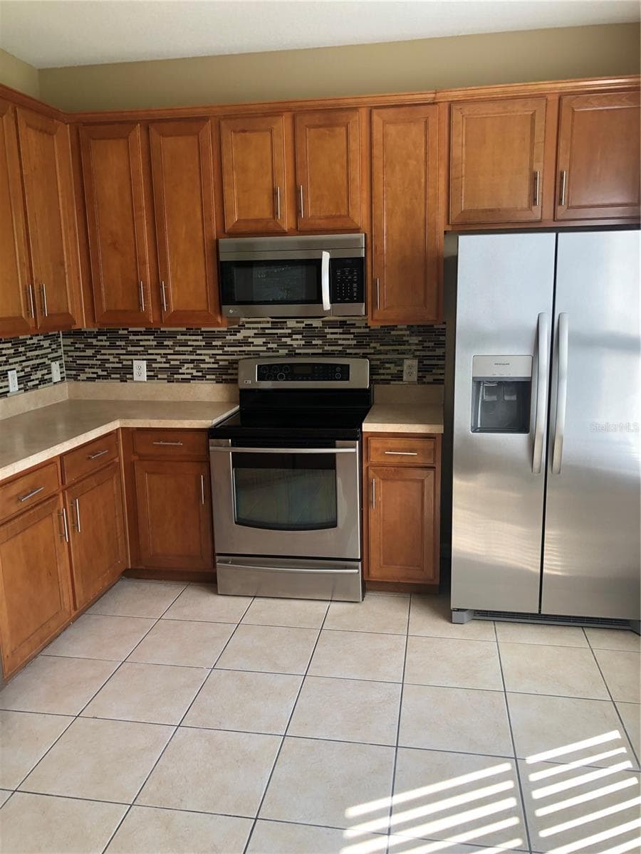 1993 ESTANCIA CIRCLE — photo 11 of 23