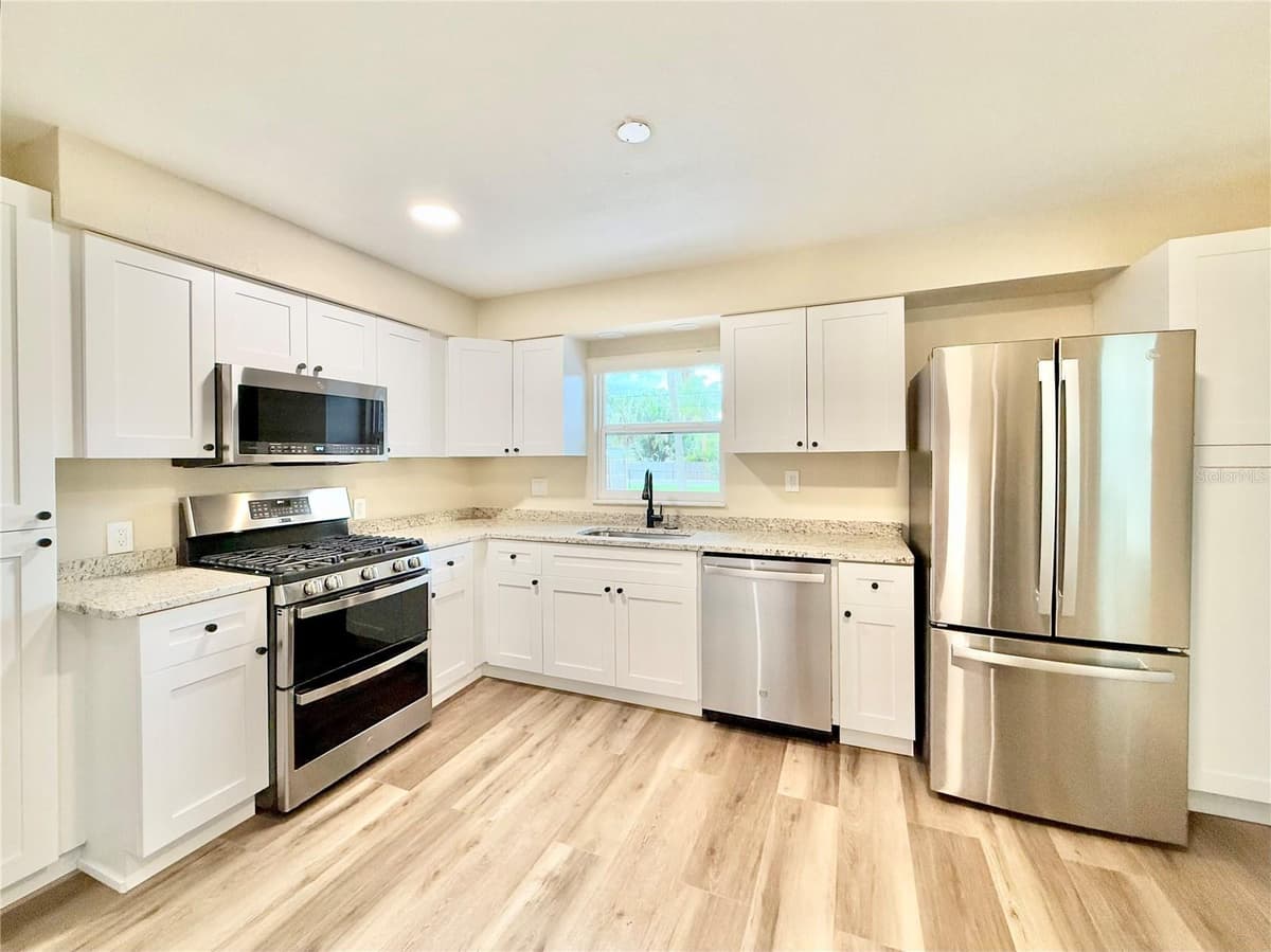 1837 PASADENA DRIVE — photo 3 of 26