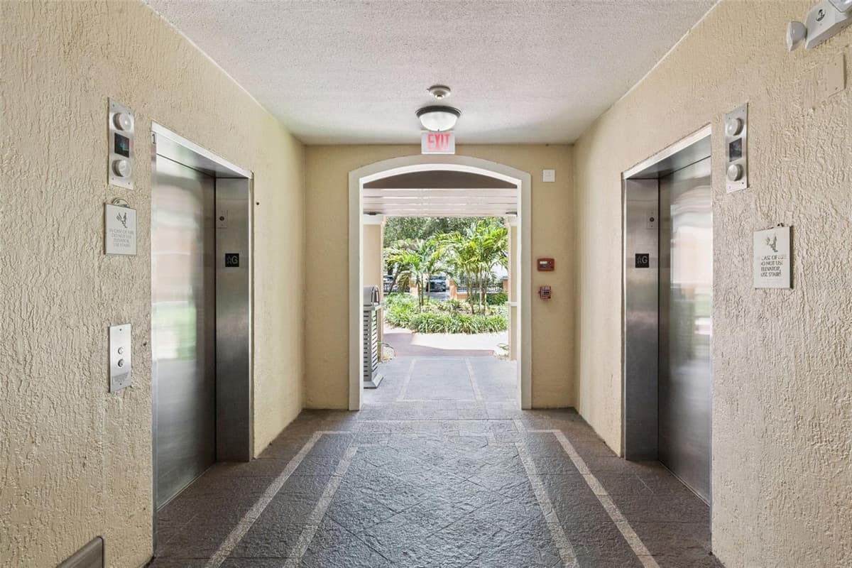12521 FLORIDAYS RESORT DRIVE — photo 4 of 74