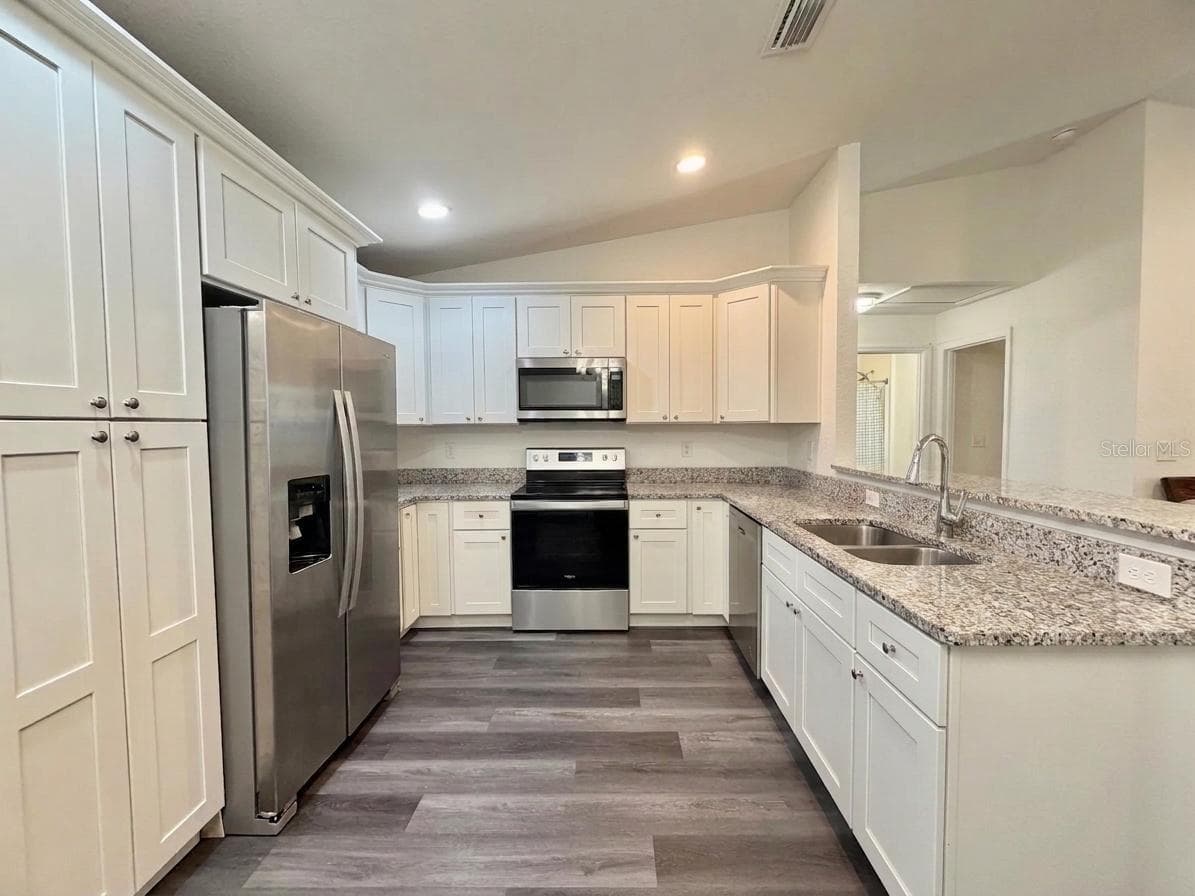 48 MAPLE DRIVE — photo 7 of 17