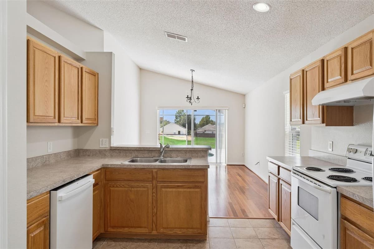 617 RESTON PLACE — photo 11 of 31