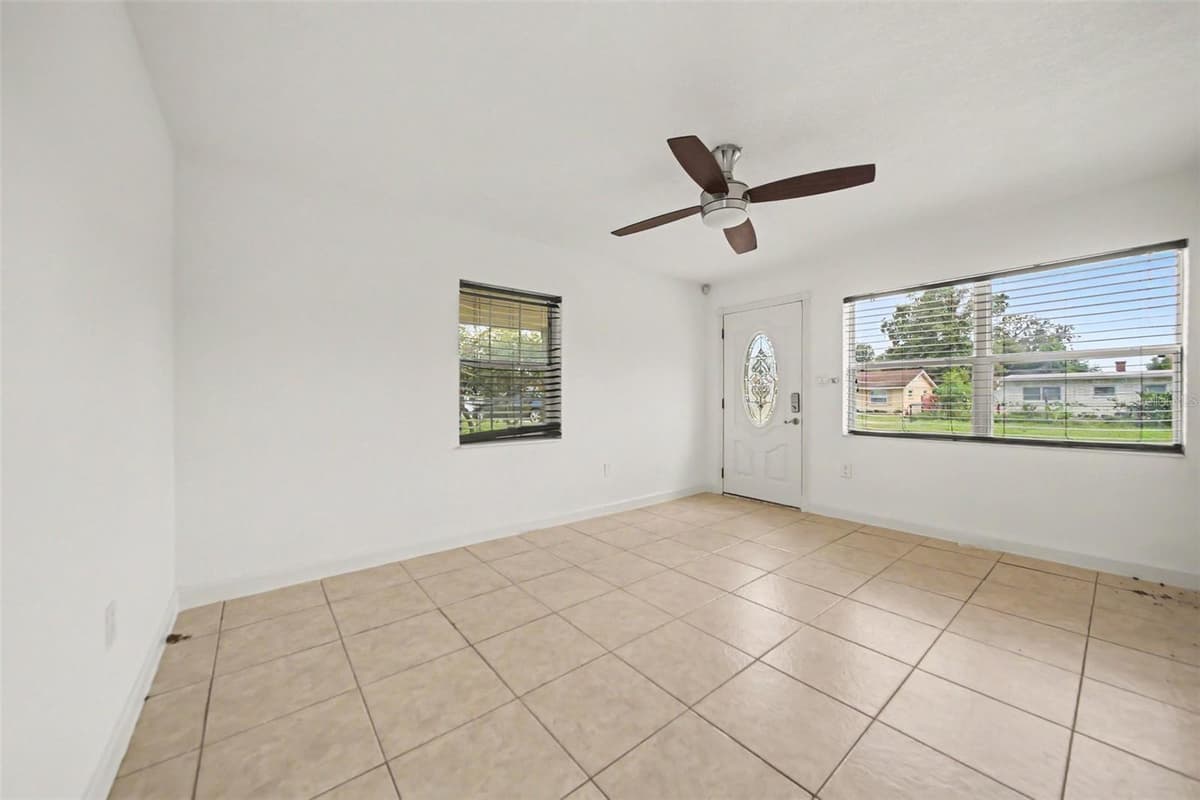 5818 FLORI LANE — photo 4 of 23