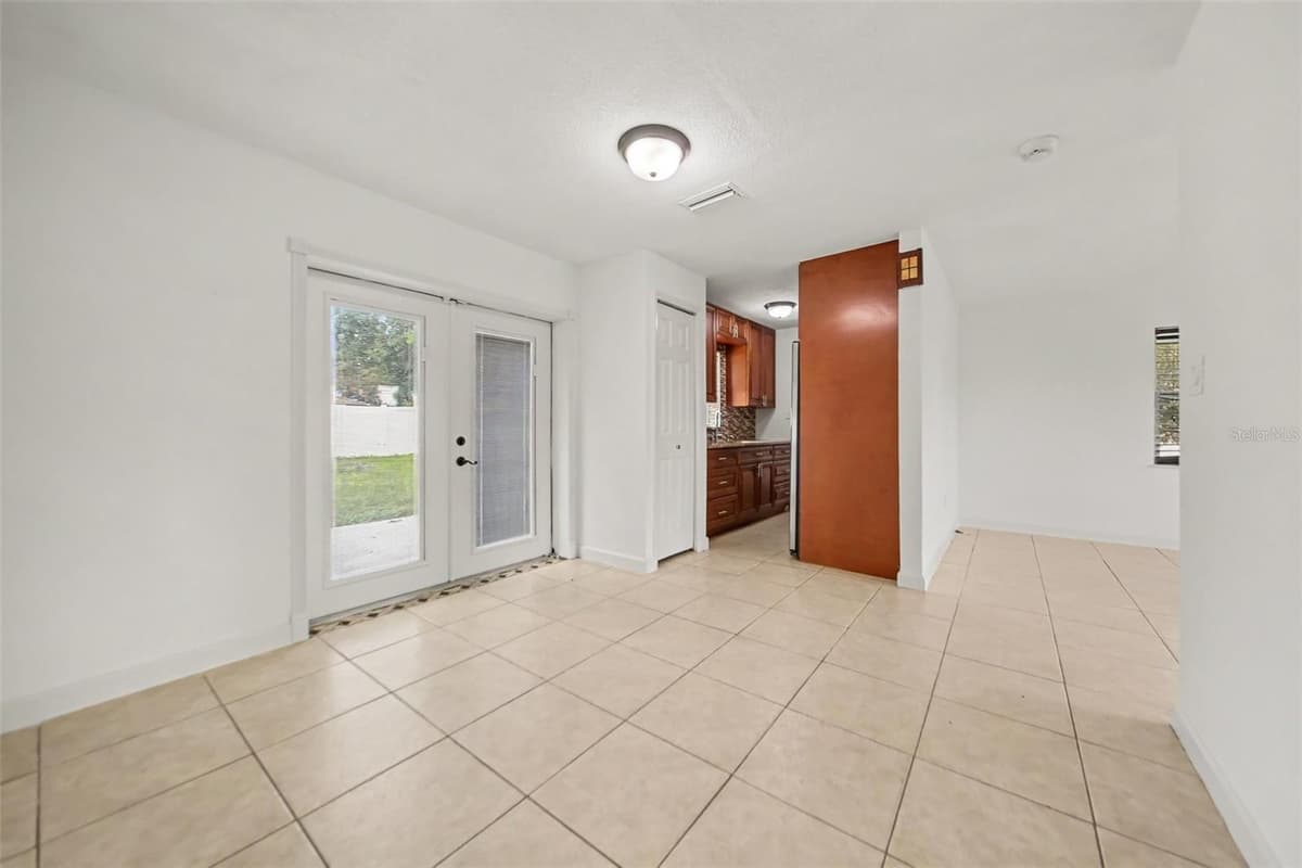 5818 FLORI LANE — photo 8 of 23
