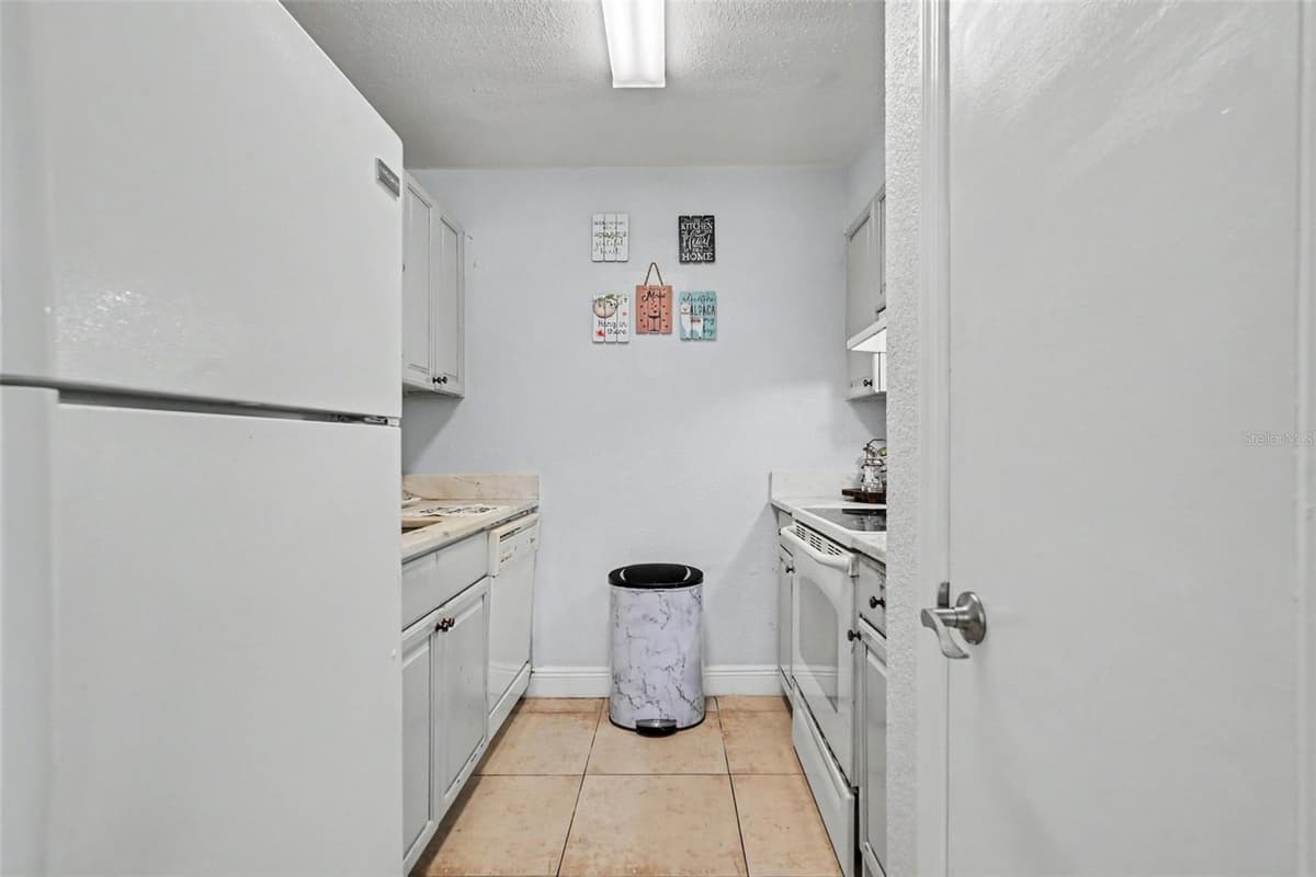 13832 ORANGE SUNSET DRIVE — photo 18 of 31