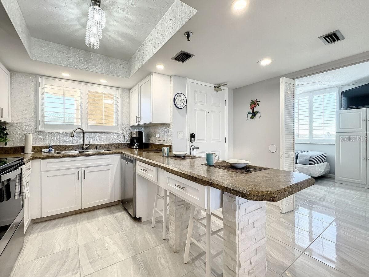 421 ATLANTIC AVENUE — photo 3 of 12
