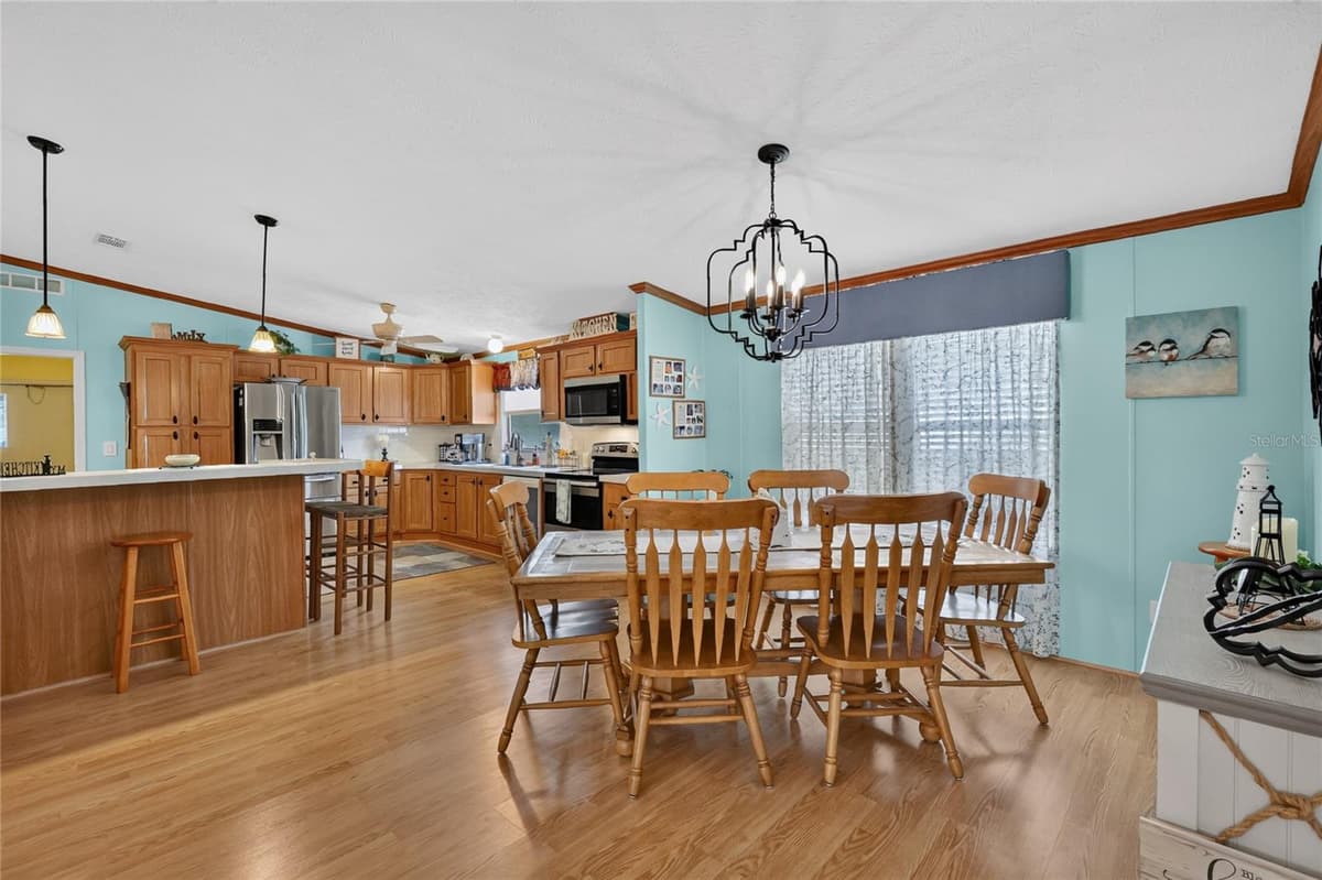 704 KIMBERLY AVENUE — photo 13 of 47