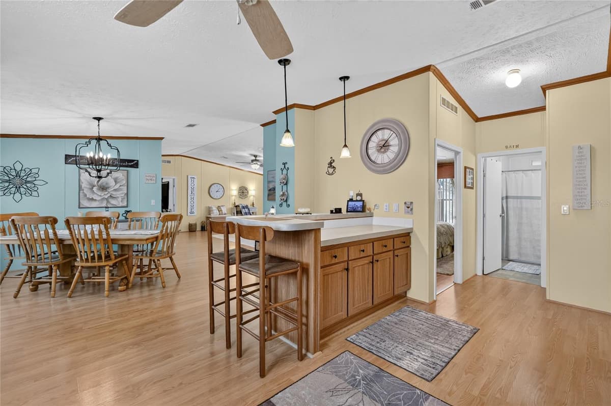 704 KIMBERLY AVENUE — photo 15 of 47