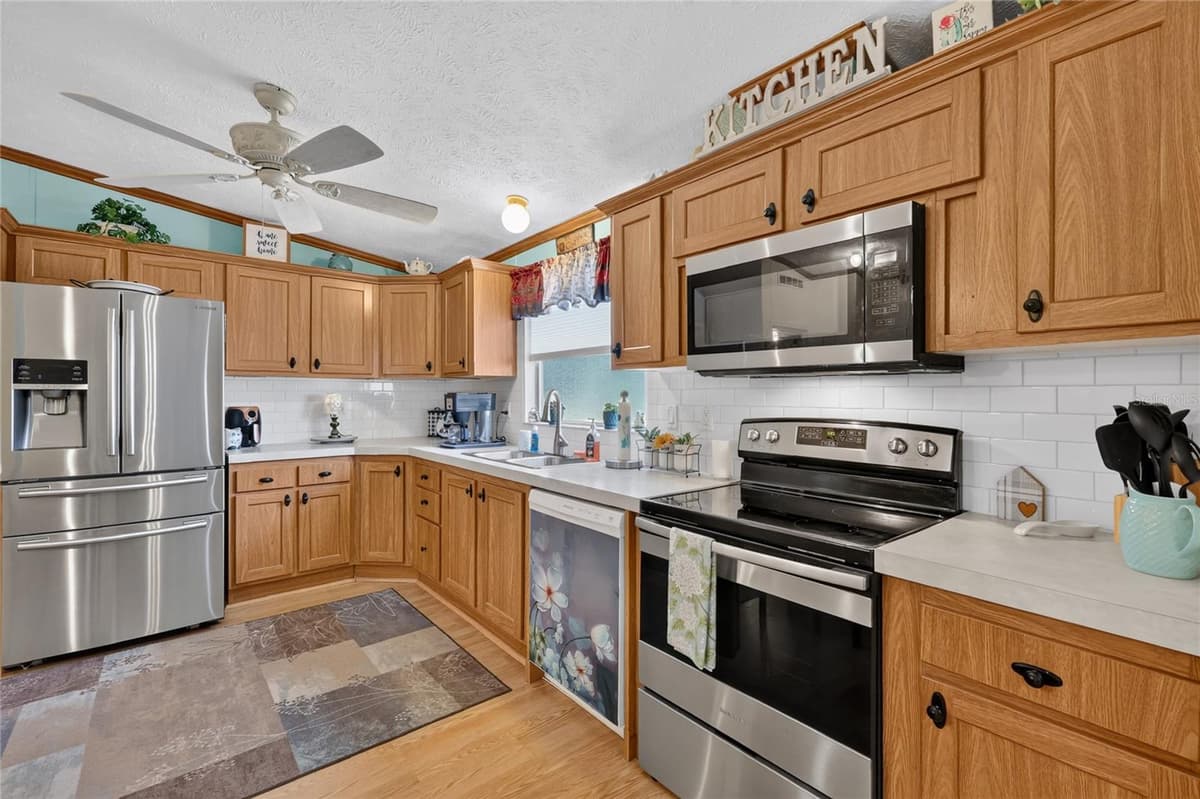 704 KIMBERLY AVENUE — photo 17 of 47