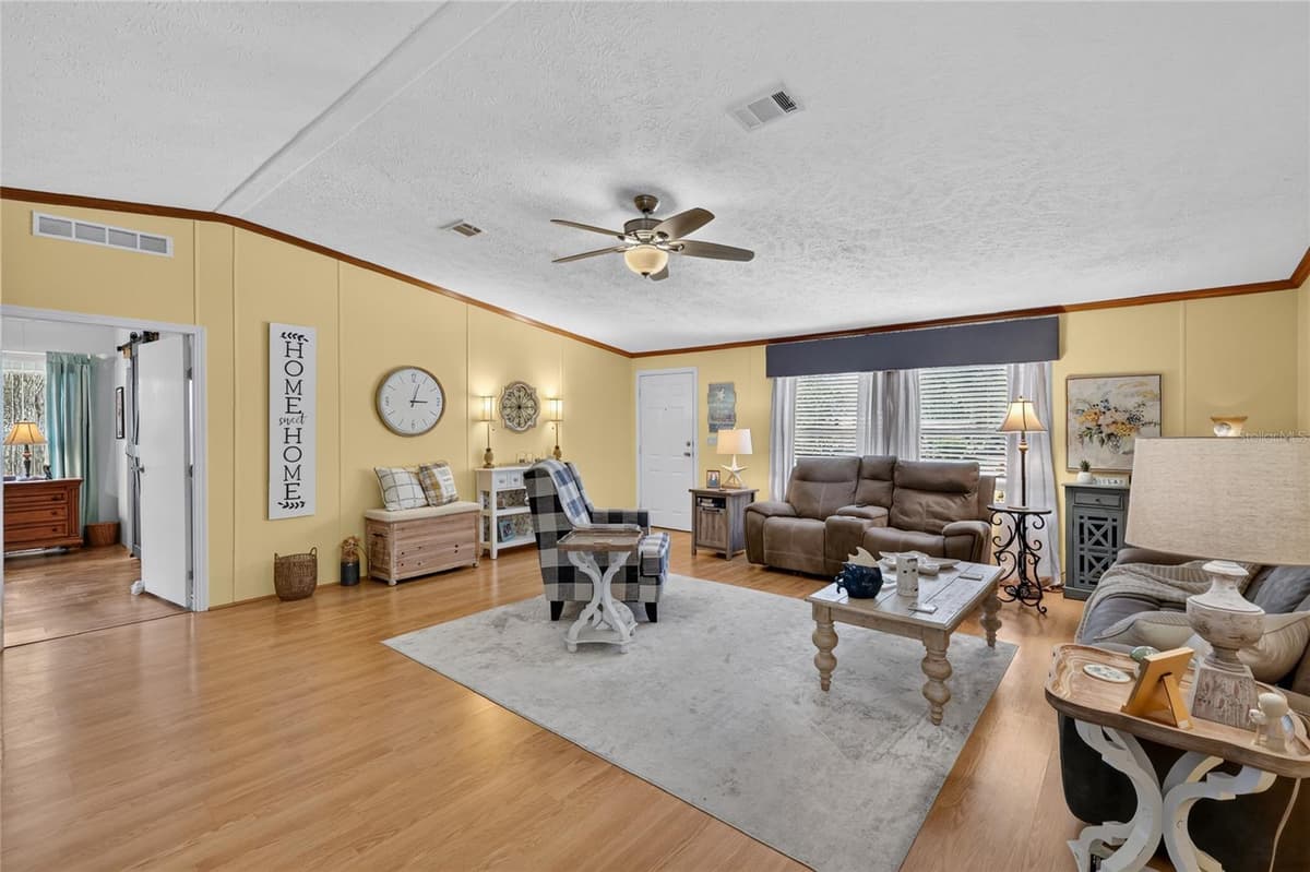 704 KIMBERLY AVENUE — photo 11 of 47