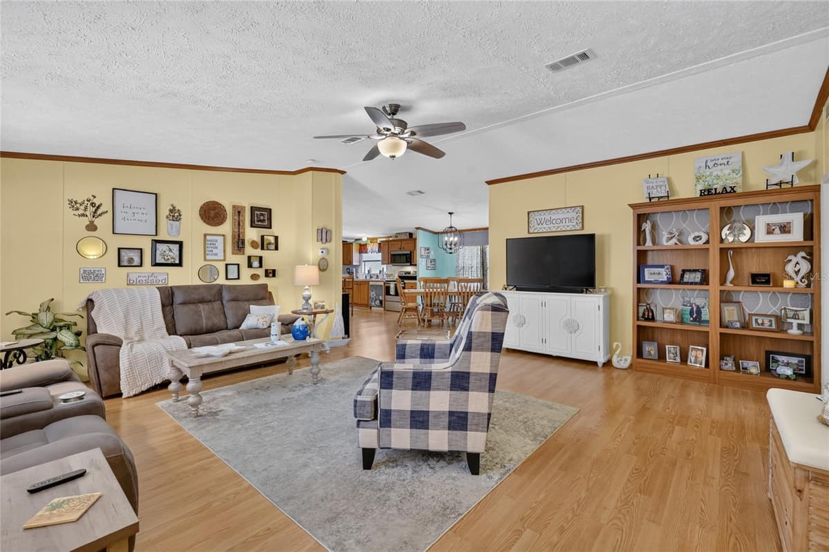 704 KIMBERLY AVENUE — photo 10 of 47