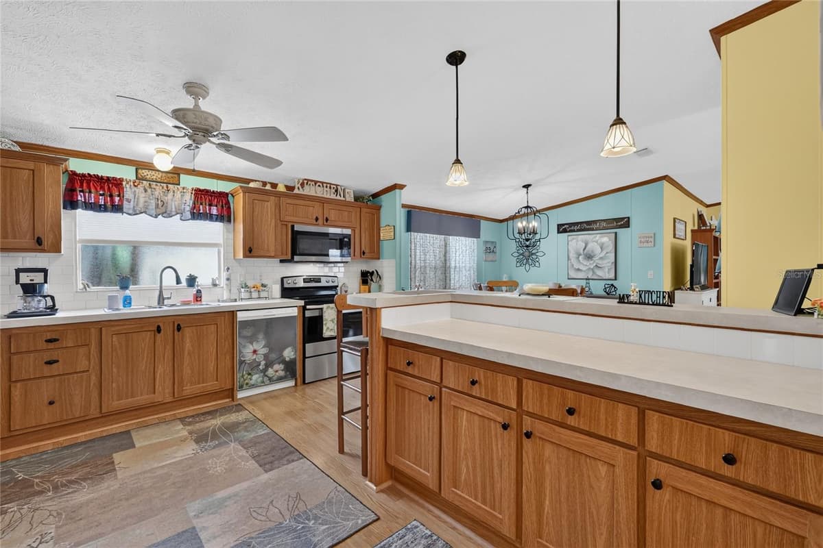 704 KIMBERLY AVENUE — photo 19 of 47