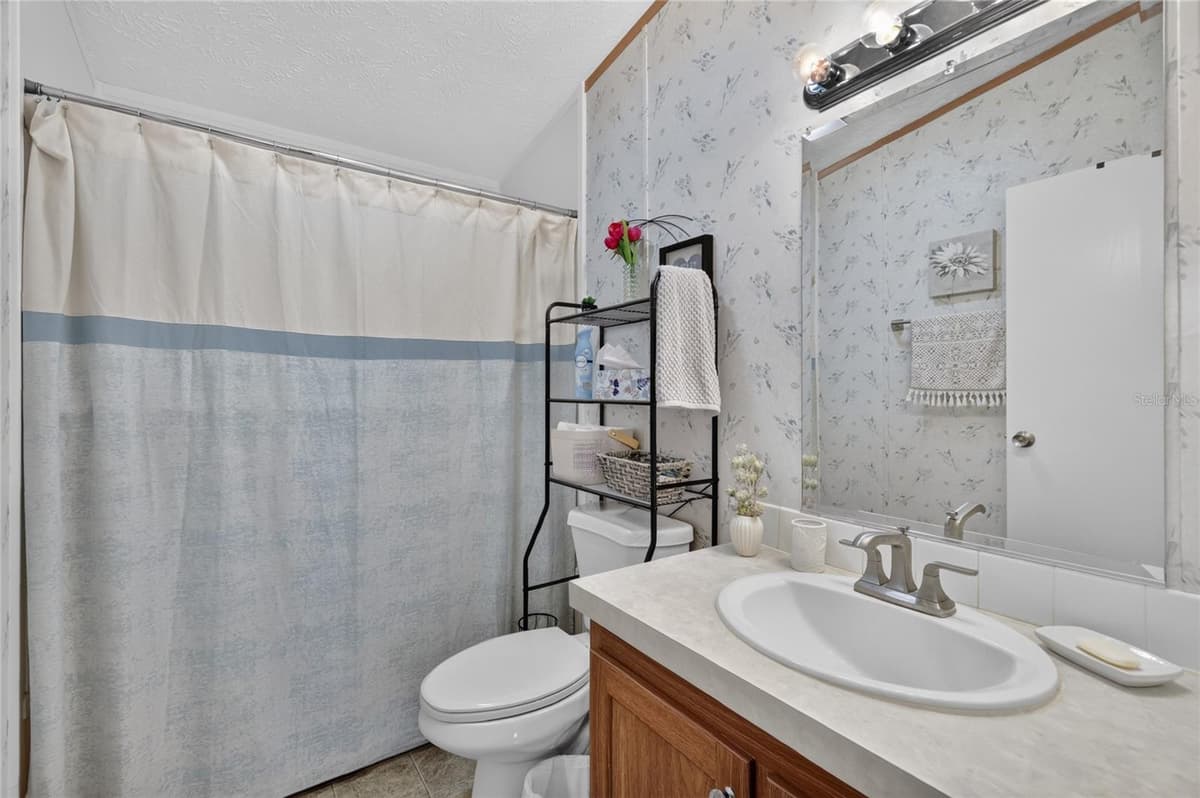 704 KIMBERLY AVENUE — photo 32 of 47