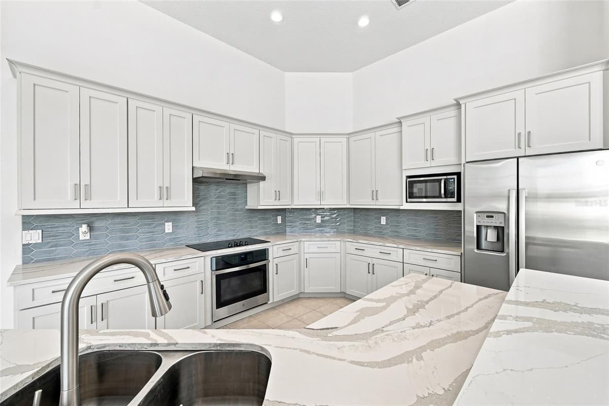 10008 CANOPY TREE COURT — photo 4 of 37