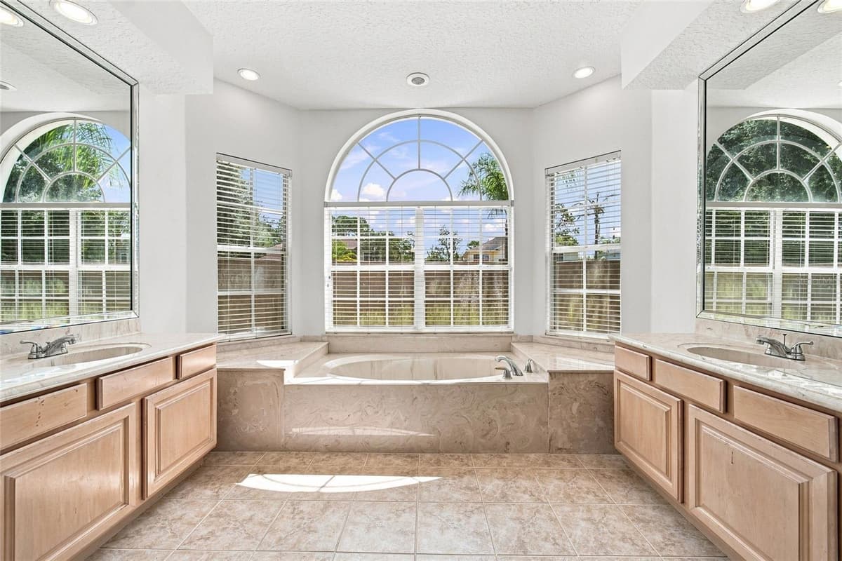 10008 CANOPY TREE COURT — photo 10 of 37