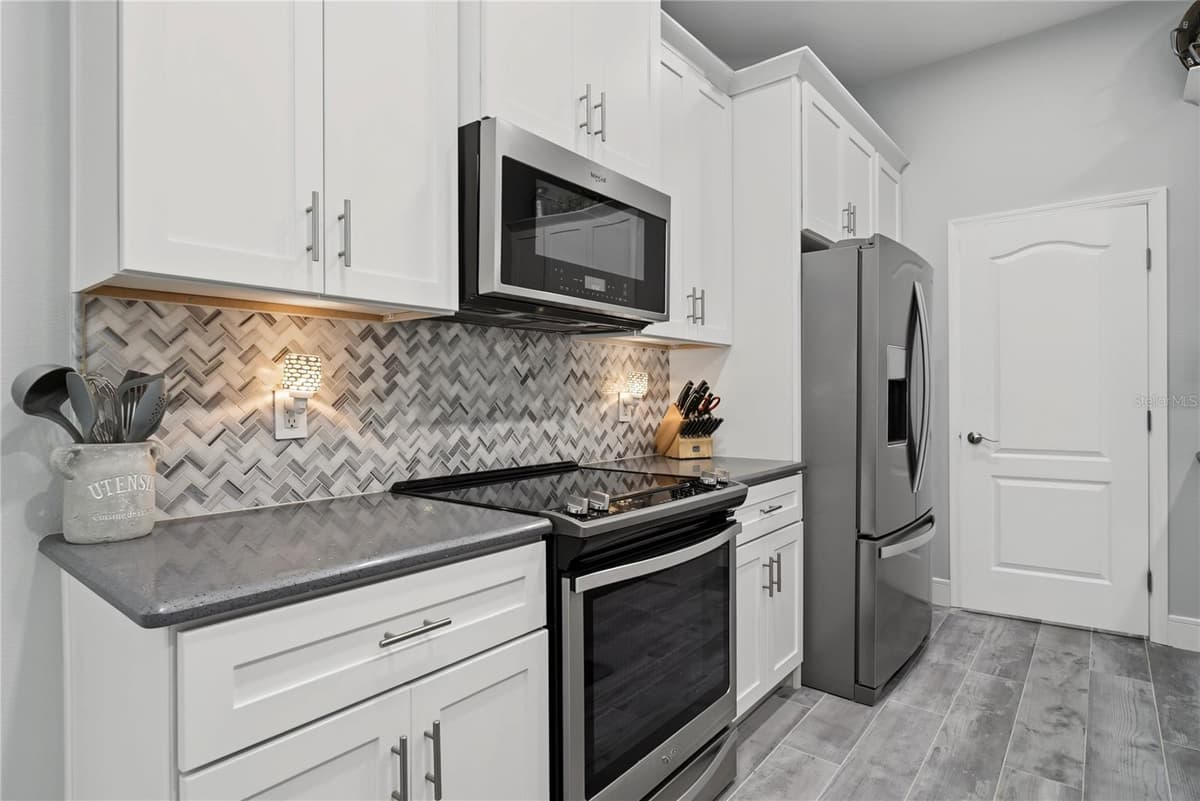 527 COPPERDALE AVENUE — photo 13 of 49