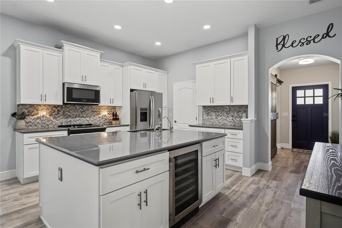 527 COPPERDALE AVENUE — photo 10 of 49