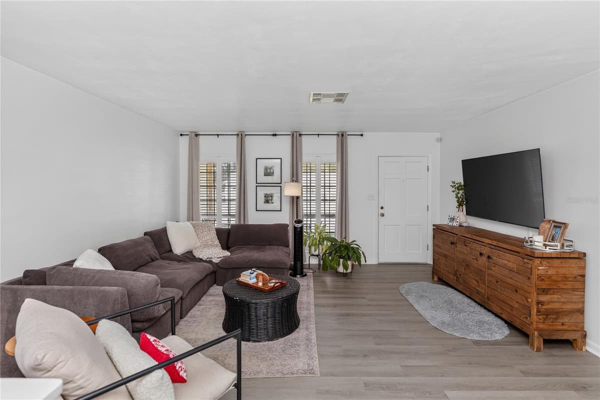 611 BRYAN COURT — photo 8 of 28