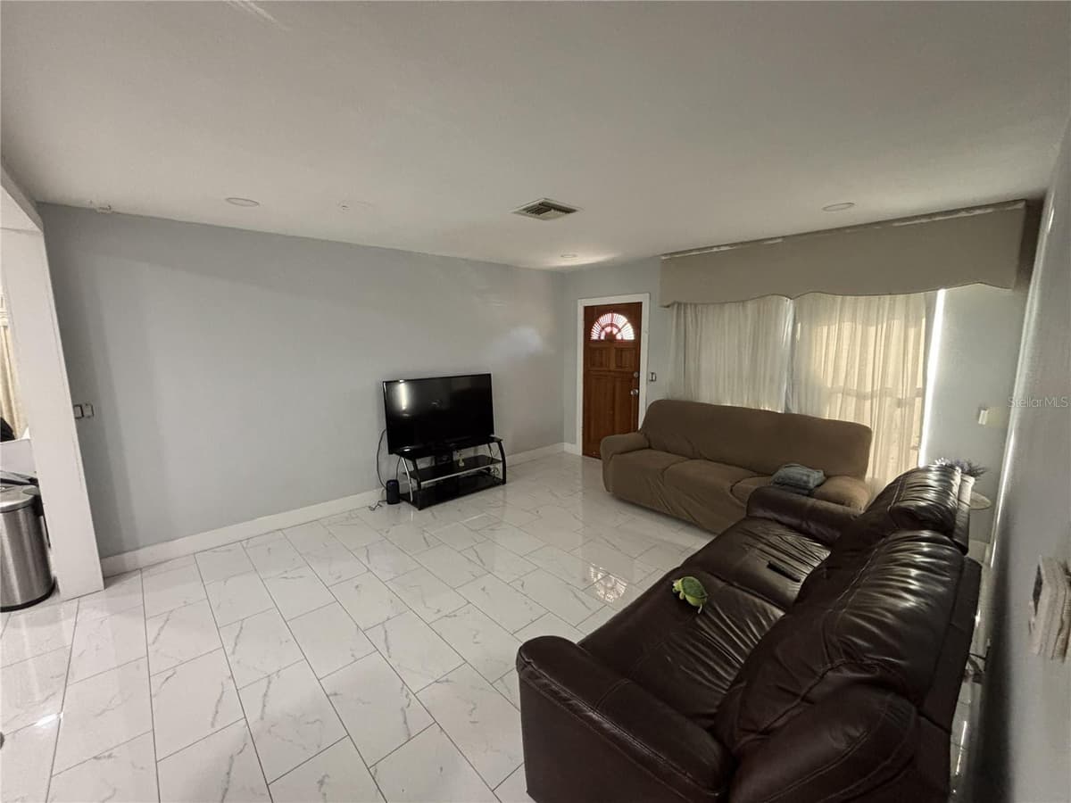 1347 BUCKINGHAM DRIVE — photo 7 of 19