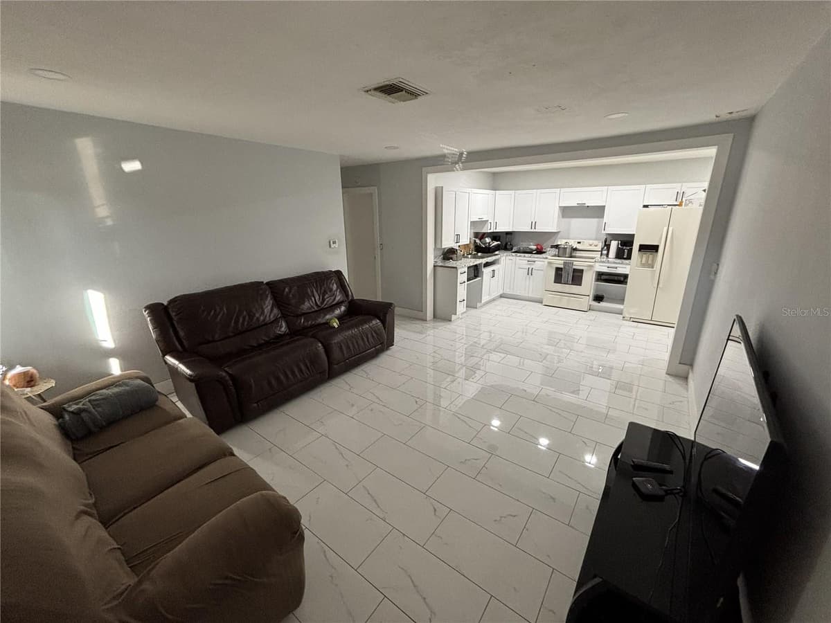 1347 BUCKINGHAM DRIVE — photo 6 of 19