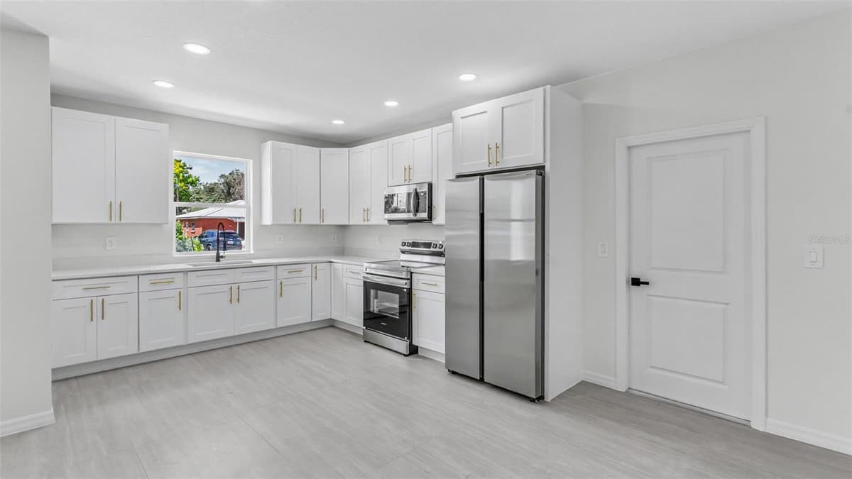 40 ASH STREET — photo 28 of 39