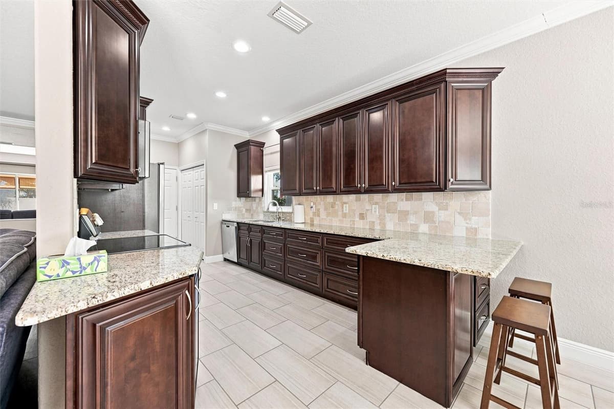 7707 33RD STREET — photo 12 of 52