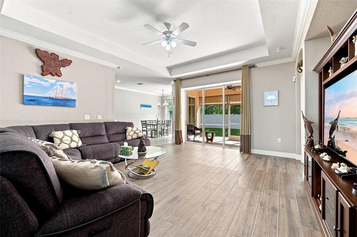 7707 33RD STREET — photo 4 of 52