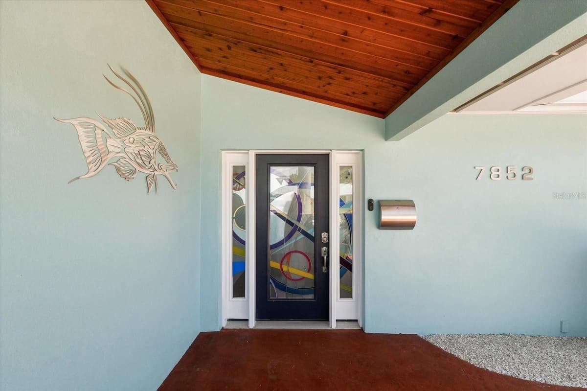 7852 CAUSEWAY BOULEVARD — photo 10 of 64