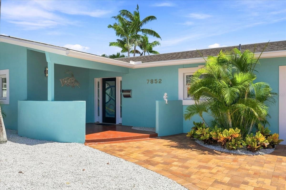 7852 CAUSEWAY BOULEVARD — photo 9 of 64
