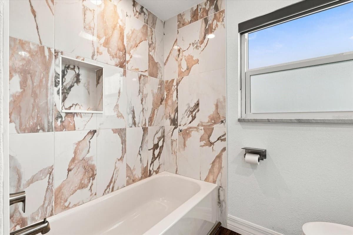 7852 CAUSEWAY BOULEVARD — photo 33 of 64