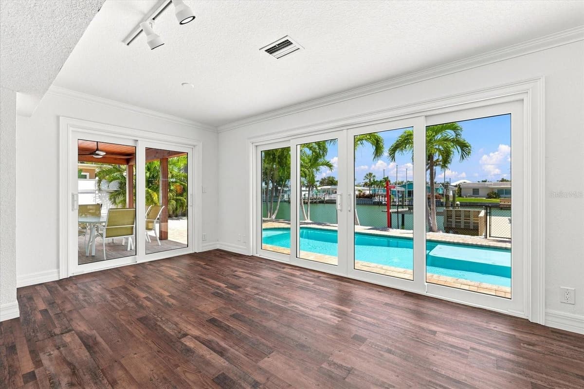 7852 CAUSEWAY BOULEVARD — photo 15 of 64