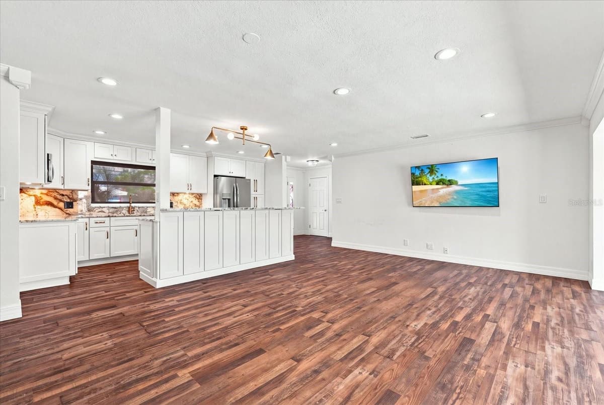 7852 CAUSEWAY BOULEVARD — photo 21 of 64