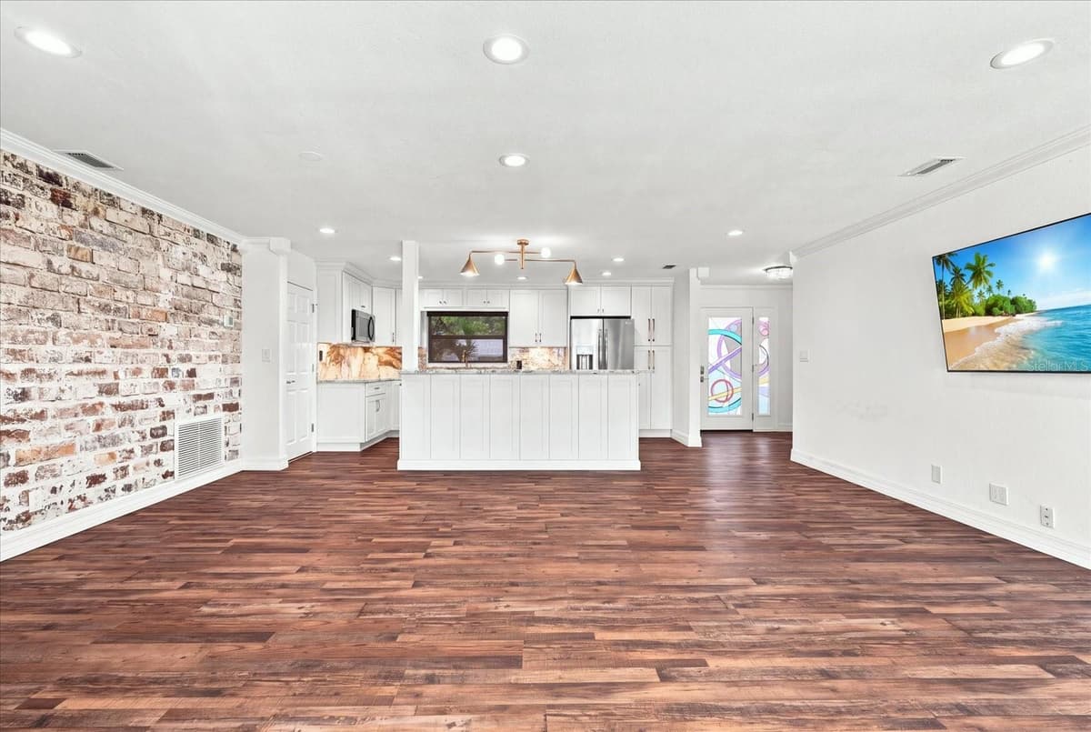 7852 CAUSEWAY BOULEVARD — photo 20 of 64