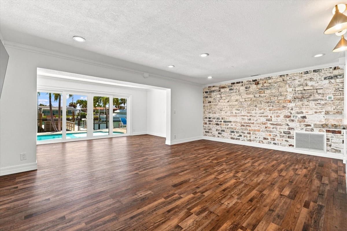 7852 CAUSEWAY BOULEVARD — photo 18 of 64