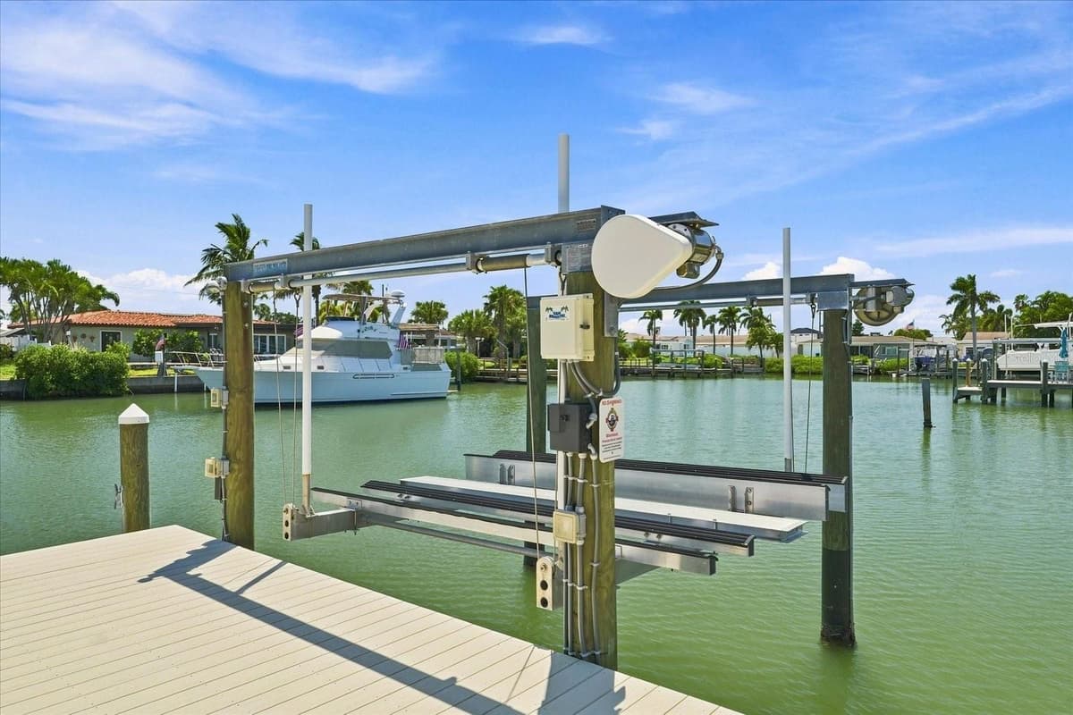 7852 CAUSEWAY BOULEVARD — photo 44 of 64